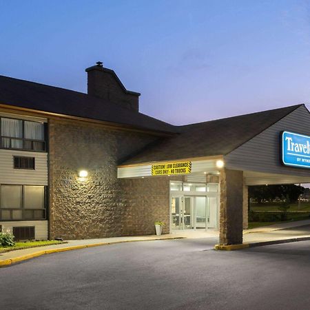 Travelodge By Wyndham Бари Екстериор снимка
