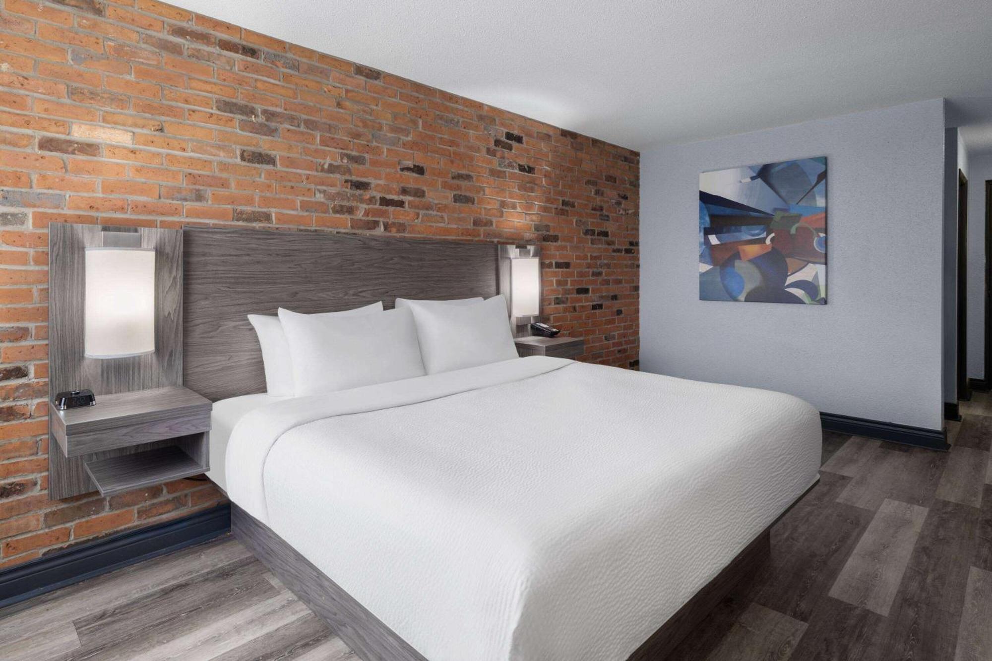 Travelodge By Wyndham Бари Екстериор снимка